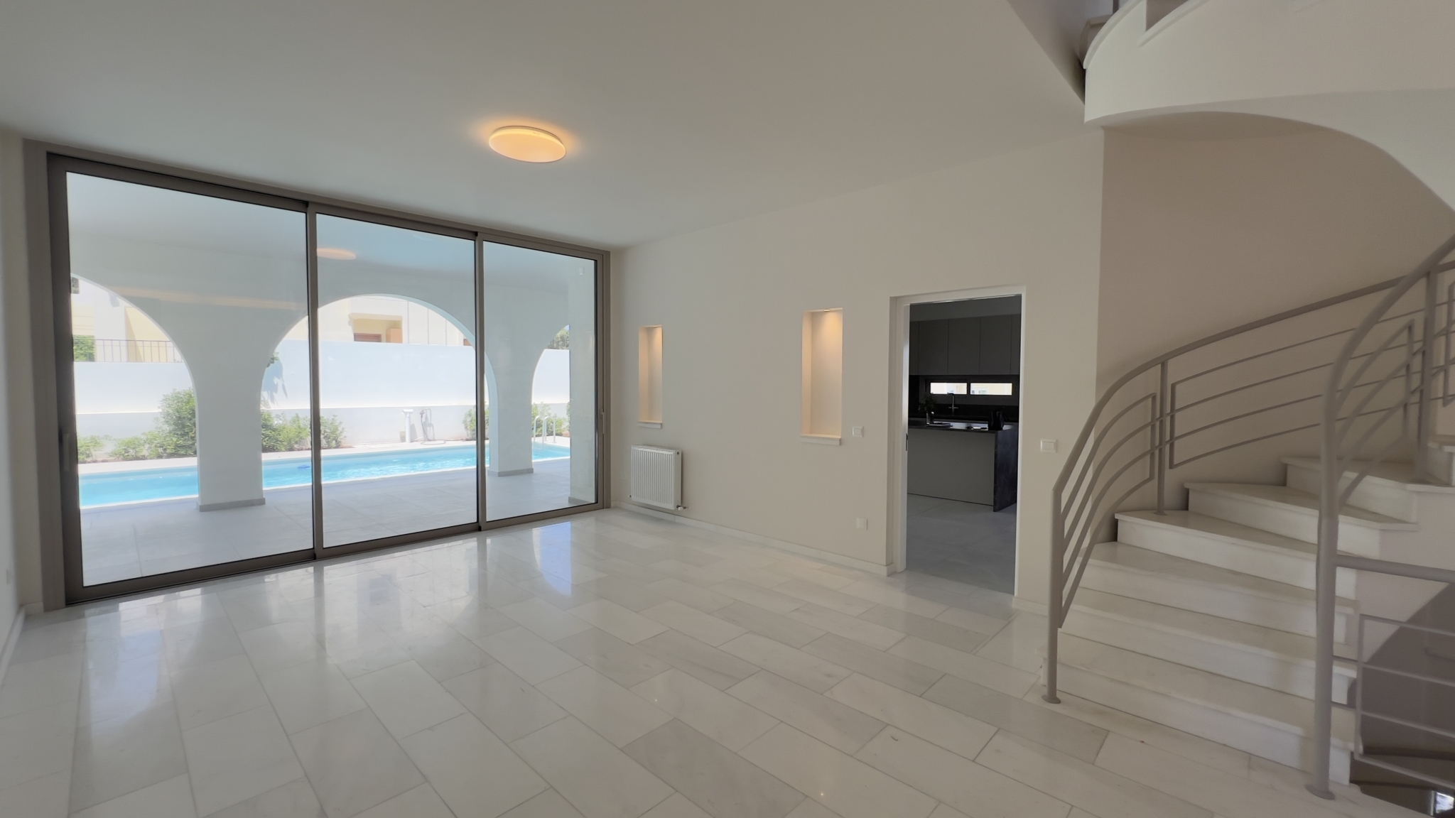 5+1 Bedroom Comer House – Villa For Rent In Aglatzia