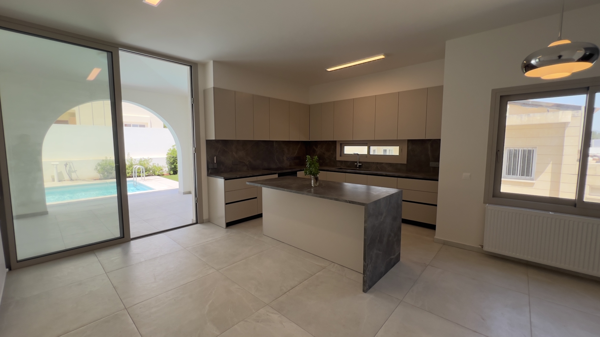 5+1 Bedroom Comer House – Villa For Rent In Aglatzia